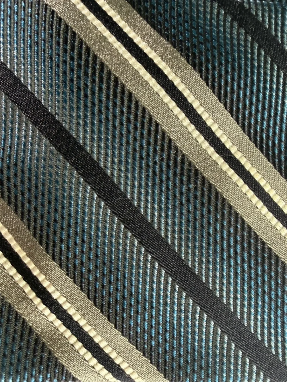 Gucci Teal and Silver Diagonal Stripe Silk Tie - Picture 5 of 5